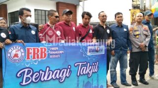 Sinergitas FRB, Bwi1tv dan Alumni SMPN 1Rogojampi, Terwujud Dalam Baksos Pembagian Takjil