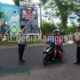Bulan Suci Ramadhan 1444 H, Polsek Jombang dan Jajarannya Bagikan TakJil di Jalan Raya Jombang