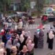 Menjaga Kebersamaan, PMR SMAN 1 Arjasa Bagikan Takjil
