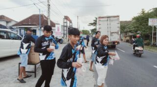 Tak Mau Hilang Kesempatan, Gowes SRJ Juga Turut Membagikan Takjil Gratis di Bulan Ramadhan Tak Mau Hilang Kesempatan, Gowes SRJ Juga Turut Membagikan Takjil Gratis di Bulan Ramadhan