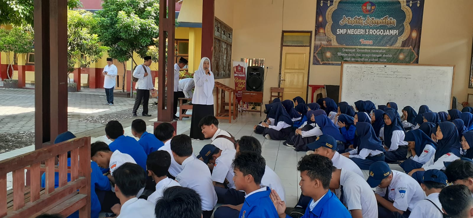 Jelang Libur Sekolah Idul Fitri 1444 H, SMPN 3 Rogojampi Adakan Baksos Pada Masyarakat Sekitar