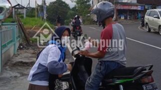 Ramadhan 1444 H, PMR Madya SMPN 1 Sukorambi Jember Berbagi