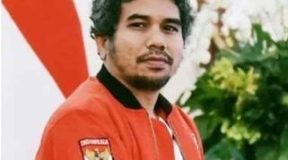 teddy sebut ganjar dibeking oligarki