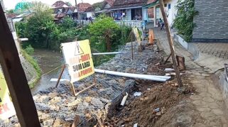 Program Pencegahan Banjir Kota Berhasil, Namun Warga Banyuwangi Was-was Proyek Bronjong Pencegah Erosi Belum Di Finishing Proyek Bronjong Pencegah Erosi Belum Di Finishing
