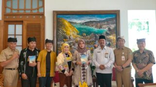Launching Antologi Puisi Sulur Kembang Sri Tanjung, Bupati Ipuk : Atas Kontribusi Seniman, Banyuwangi Diundang Unesco bedah buku surur kembang sri tanjung