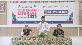Komunitas Lentera Sastra, Mengawali Acara Bedah Buku Pada BanyuwangiFestival Sepekan Literasi 2023