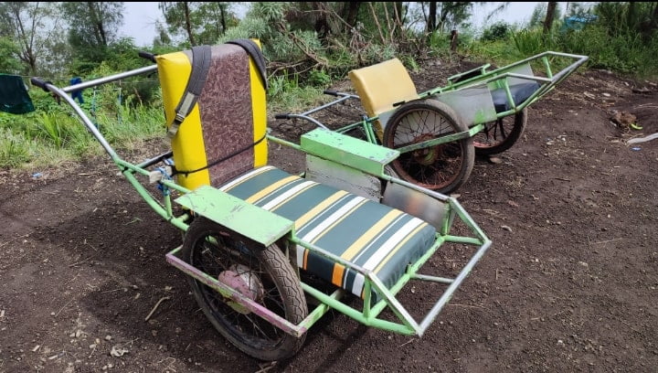 Troly angkutan untuk naik di ijen