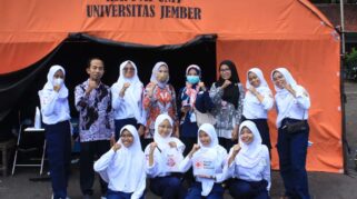 Kegiatan donor darah PMI di Unej Jember