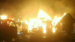 Kebakaran Menghanguskan Tempat Nongkrong Muda-mudi di Pantai Ancol Plengsengan, Banyuwangi