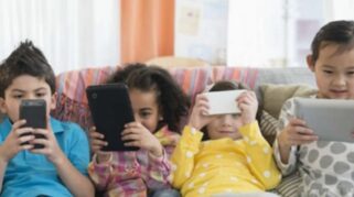 Dampak anak bermain gadget