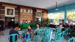 Demo Permohonan Penutupan Tempat Pembuangan Sampah Di Desa Karang Bendo