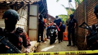 Densus 88 geledah rumah Teroris boyolali