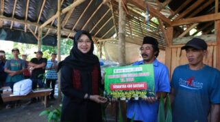 Bupati Banyuwangi, Ipuk Fiestiandani, Kembali Melanjutkan Program "Bunga Desa" Bupati ngantor di desa