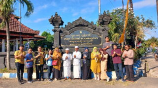 Eco Bhinneka Muhammadiyah Mengunjungi Pura Terbesar di Banyuwangi Eco Bhinneka Muhammadiyah Mengunjungi Pura Terbesar di Banyuwangi