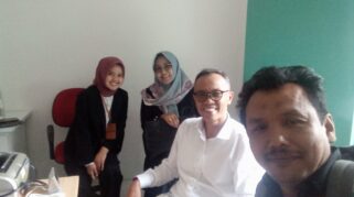 Direktur PU DAM Banyuwangi Apresiasi Pendaftaran Haji Melalui Aplikasi Pusaka Direktur PU DAM Banyuwangi Apresiasi Pendaftaran Haji Melalui Aplikasi Pusaka