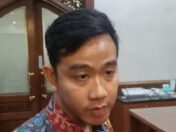 Gibran kembali berkantor usai pengumuman bacapres Prabowo Subianto