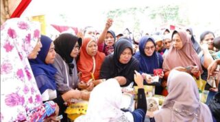 Ratusan Warga Serbu Pasar Murah di Kalipuro Banyuwangi dalam Peringatan Hari Pangan Dunia