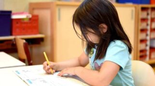 5 Cara Mengatasi Anak Malas Belajar (foto: pixels)