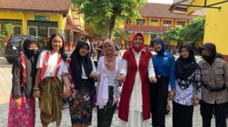 Drama Teatrikal Memukau dalam Peringatan Hari Pahlawan di SMP Negeri 3 Rogojampi