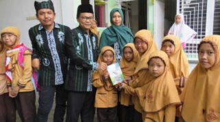 Buku "Petualangan Penaku" Karangan Siswi MI Darun Najah II, Untuk KaKankemenag Banyuwangi