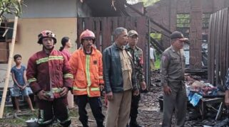Kebakaran Rumah di Songgon, Diduga Akibat Korsleting Listrik Kebakaran Rumah di Songgon, Diduga Akibat Korsleting Listrik