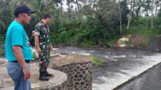 Koramil 0825/09 Tegaldlimo Patroli Debit Air dan Pengamanan Desa