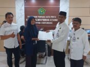 Spesial UMKM, Kemenag Banyuwangi Bagikan 11 Sertifikat Halal Gratis di Banyuwangi