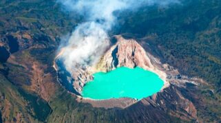 Kawah Ijen: Panorama Blue Fire yang Membuat Terpesona, Namun Terbelenggu Akses yang Tak Merata
