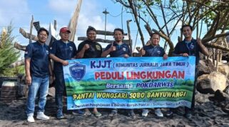 Peduli Lingkungan, KJJT Banyuwangi dan Pokdarwis Pawon Jaya Tanam Puluhan Cemara di Pantai Wonosari