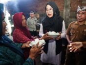 Bupati Banyuwangi Apresiasi Pemberdayaan Lansia di Industri Rumahan Desa Jambesari