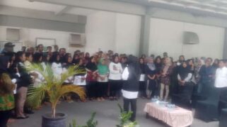 Safari Kampanye Ipuk Fiestiandani di Pabrik-Pabrik Banyuwangi - Pilkada 2024 Safari Kampanye Ipuk Fiestiandani di Pabrik-Pabrik Banyuwangi - Pilkada 2024