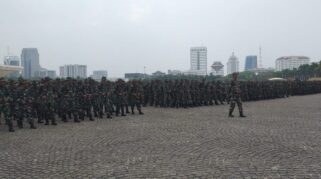 Personel Kodim 0825 Banyuwangi Asah Kemampuan Penanganan Huru Hara di Monas