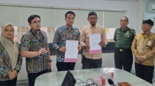 Revitalisasi Pasar Induk dan Asrama Inggrisan Banyuwangi Dimulai Oktober 2024 Penandatanganan kontrak pengerjaan Pasar Induk Banyuwangi dan Asrama Inggrisan oleh Kementerian PUPR. (Foto: Humaskab).