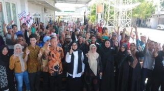 Ipuk Fiestiandani Disambut Hangat Warga Banyuwangi dalam Blusukan Ipuk Fiestiandani menyapa warga Banyuwangi saat blusukan