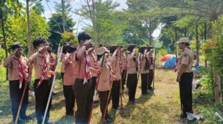 Saka Wanabakti Banyuwangi Gelar Pelatihan Kepemimpinan Pramuka Penegak Anggota Pramuka melakukan penghormatan dalam kegiatan Dianpinsat.