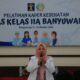 Seorang dokter memberikan materi pelatihan kader kesehatan di Lapas Banyuwangi.