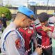 Tim Propam Polresta Banyuwangi periksa HP anggota.