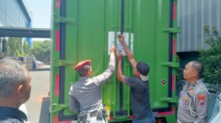 Pengawasan pengiriman surat suara Pilgub Jatim 2024