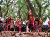 Model dan penari "Jaranan Buto" di Banyuwangi Batik Festival
