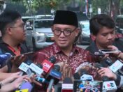 Dahnil Anzar Simanjuntak diwawancarai wartawan usai bertemu Prabowo.
