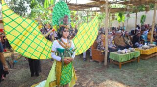 Fashion show busana dari bahan bambu di Hikayat Bambu Papring 2024