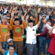 Foto menunjukkan Ali Makki dan Ali Ruchi sedang memberikan sambutan di atas panggung, disambut antusias oleh ribuan simpatisan yang hadir.