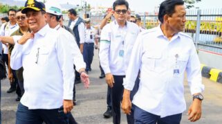Wakil Menteri Perhubungan, Komjen Pol (Purn) Suntana, meninjau kesiapan Pelabuhan Ketapang, Banyuwangi, menjelang libur Nataru.
