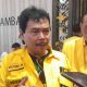 Wakil Ketua DPRD Banyuwangi, Ruliyono, sedang memberikan pernyataan kepada sejumlah wartawan.