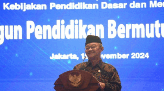 Mendikdasmen Abdul Mu'ti menjelaskan program peningkatan kesejahteraan guru melalui sertifikasi.