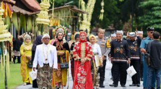 Harjaba ke-253: Banyuwangi Tampilkan Keberagaman Budaya Nusantara Upacara peringatan Harjaba di Banyuwangi.