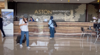 resepsionis aston banyuwangi hotel