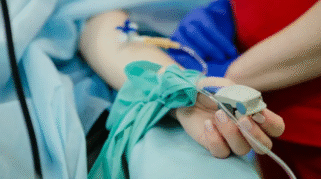 ilustrasi pasien di ruang ICU