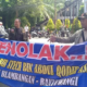 Demonstrasi masyarakat Banyuwangi menolak kedatangan Habib Syech dalam acara refleksi akhir tahun.
