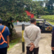 Polisi melakukan olah TKP di lokasi kecelakaan kereta api